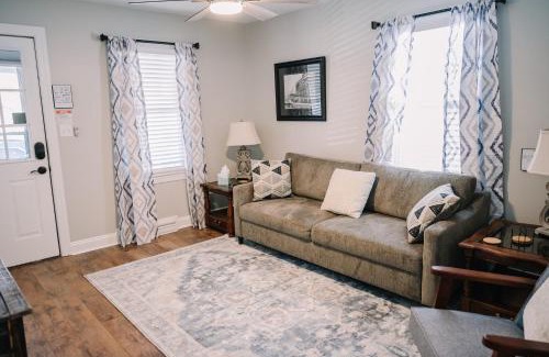 Danville Casa | Avalon Cottage with hot tub