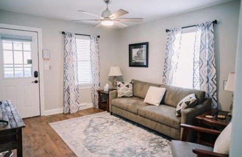 Danville Casa | Avalon Cottage with hot tub