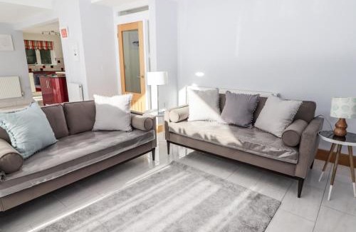 Pembroke Casa | Avalon