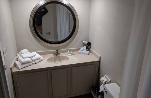 Erie Hotel | Avalon Hotel & Conference Center