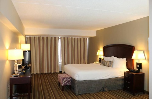 Erie Hotel | Avalon Hotel & Conference Center