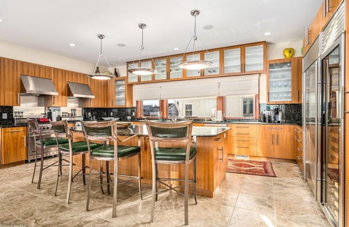 Avalon Casa | Avalon Southend Bayfront Estate! Only one block to the beach!