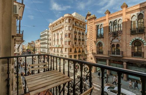 Historical Center Apartamento | Avanti La Campana, con un balcón que te enamorará del ambiente de Sevilla