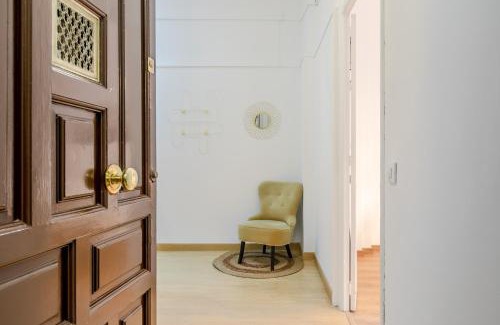 Historical Center Apartamento | Avanti La Campana, con un balcón que te enamorará del ambiente de Sevilla