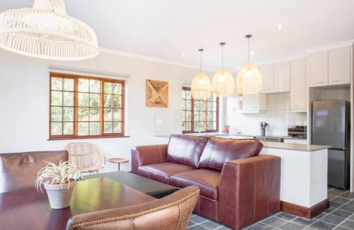 Stellenbosch Apartamento | Avemore Olive Apartment will be your all time destination in the winelands