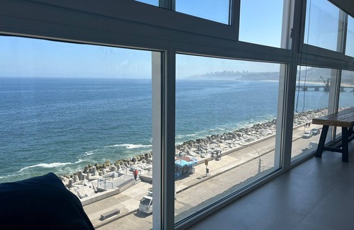 Vina del Mar Apartamento | Avenida Perú frente al mar, con estacionamiento , primera línea, hermosa vista.