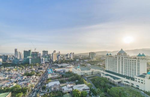 Lahug Apartamento | Avenir Condo for rent near IT Park Cebu with FREE Netflix, 49-inch Samsung Curve TV
