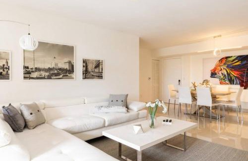 Aventura Casa | Aventura Mall Apt with Pool a Tennis Court and Free parking