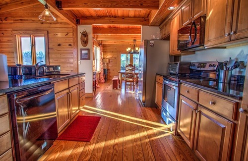 Arden Casa | Avery's Creek-Piscina / Bañera de hidromasaje-Cerca de Asheville y Compras / Comida / Senderismo.