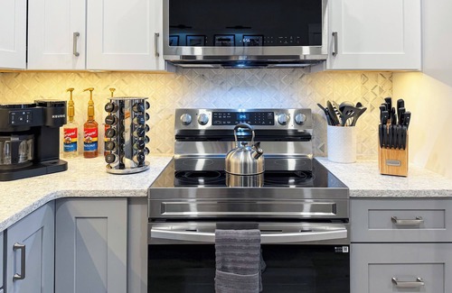 Portsmouth Apartamento | Aviation Design~DNTN~W&D~Fully Loaded Kitchen