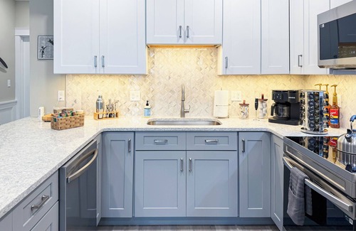 Portsmouth Apartamento | Aviation Design~DNTN~W&D~Fully Loaded Kitchen