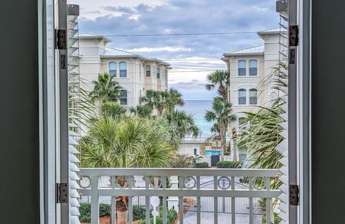 Gulf Place Condominio | AviaVista- Ocean View- Private Beach- Heated Pool