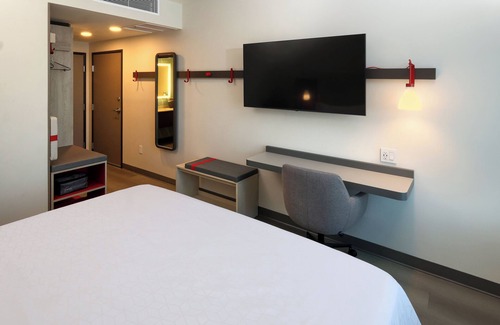 San Pedro Tlaquepaque Hotel | avid hotel Guadalajara Aeropuerto Norte by IHG