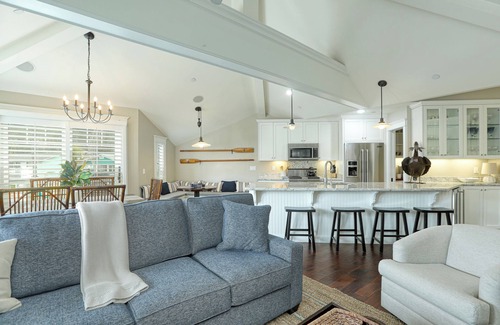 Avila Beach Condominio | Avila Good Life - A luxury 2 Bdrm condo 3 houses from beach with ocean views