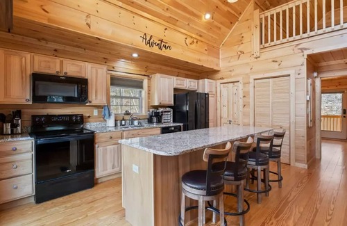 Asheville Cabina | AVL Getaway Mnt View Decks Pool Table