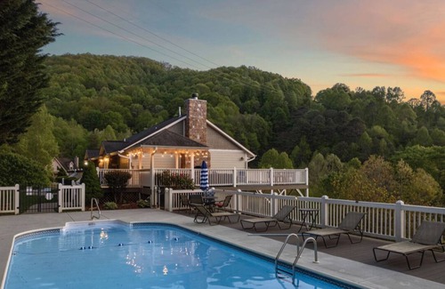Leicester Casa | AVL Mtn views, Pool, Hot Tub, Game & Movie Room!