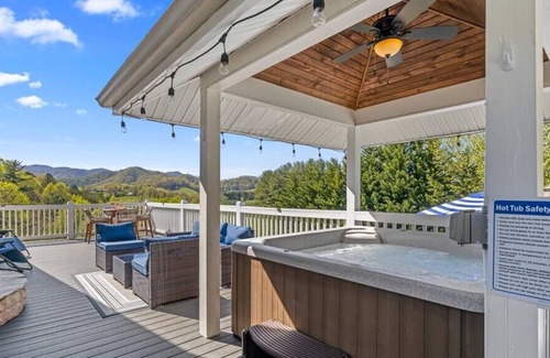 Leicester Casa | AVL Mtn views, Pool, Hot Tub, Game & Movie Room!