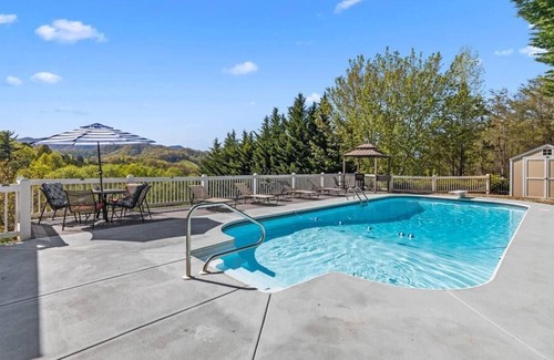Leicester Casa | AVL Mtn views, Pool, Hot Tub, Game & Movie Room!