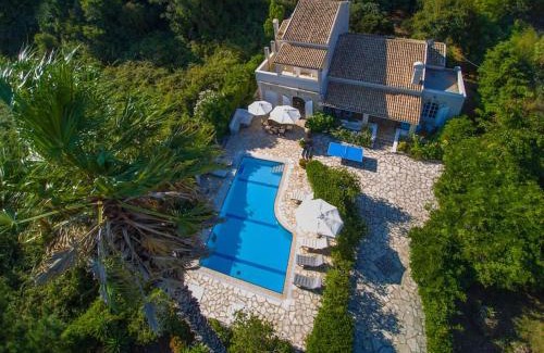 Petaleia Villa | Avlaki Beach House,stylish villa in Kassiopi