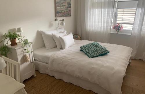 Vorstadte Cama Y Desayuno | AVLiving City ROOM Basel