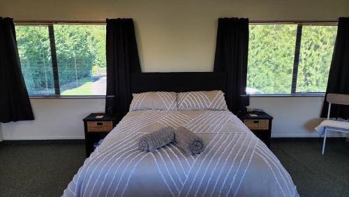 Aongatete Cama Y Desayuno | Avocado Orchard Retreat!