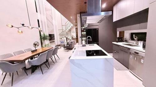 Lipa Complejo | Avodah house at Summit Point Golf and Country Club