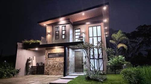 Lipa Complejo | Avodah house at Summit Point Golf and Country Club