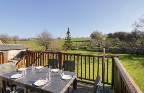 Ardens Grafton Cabaña | AVON VIEW, family friendly in Welford-On-Avon