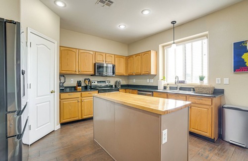 Crystal Gardens Casa | Avondale Abode: Pool, Lake Views & On-Site Fishing