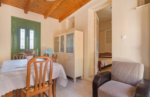 Mantzavinata Casa | Avra
