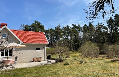 Tofta Casa | Avskilt nyrenoverat hus på stor naturtomt med närheten till både Visby och havet