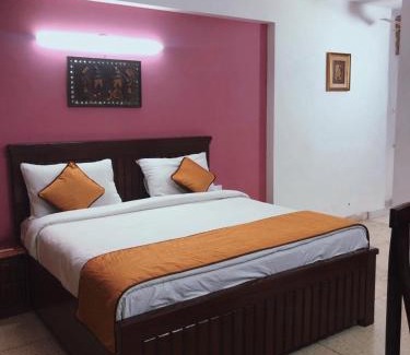Hanuman Road Area Casa | Awasthi Kozi Stays B&B - closest to VFS