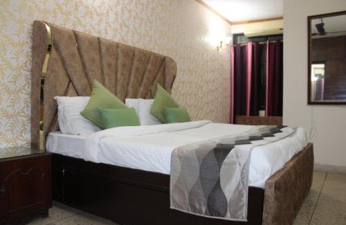 Hanuman Road Area Casa | Awasthi Kozi Stays B&B - closest to VFS