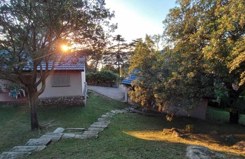 Yocsina Cabina | Lejos del ruido, inmerso en la calma, cerca de lo lindo. Cabaña y vista al lago.