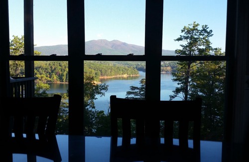 Nebo Casa | Impresionantes vistas! Custom Lake Front Home en el hermoso lago James!