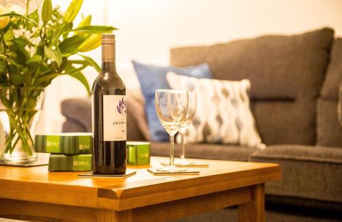 Saint Clears Casa | Awel Taf- Central cottage ideal for families, with parking