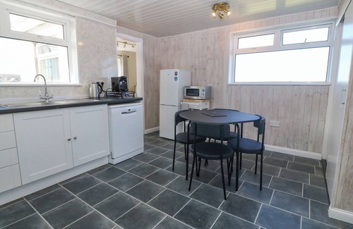 Elim Cabaña | AWELFRYN, family friendly, character holiday cottage in Llanddeusant
