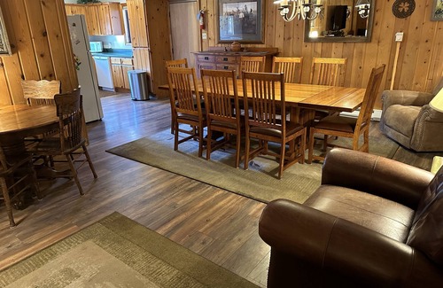 Greer Cabina | ¡Cabina 4BR / 2BA en Main Street en Greer! $ 260 / noche