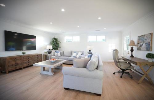 Orange Casa | Awesome 5 bedroom 3 bath pool home with in-ground jacuzzi
