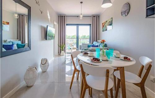 Dziwnow Apartamento | Awesome Apartment In Dziwnów With Wifi