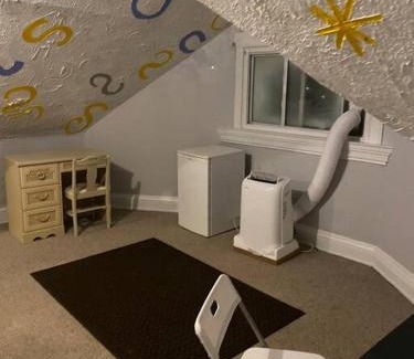 Walnut Hills Apartamento | Awesome Attic Studio Private Room 3A
