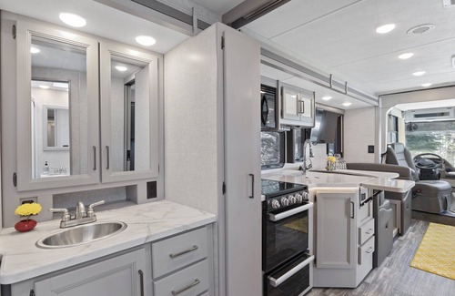 Erwin Casa | Awesome, brand new, 2022 RV (33ft) Dog Friendly Nature Retreat