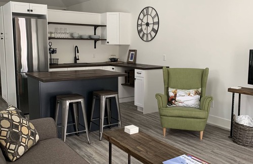 Historic Downtown Fernie Casa | Mountain Time Guest Studio