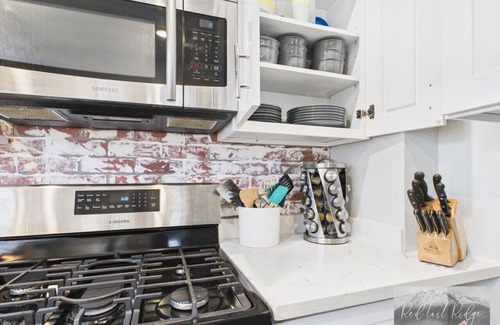 Albany Casa | Awesome Family Home Now with AC!