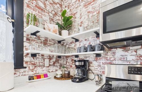 Albany Casa | Awesome Family Home Now with AC!