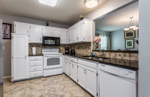 Overland Park Casa | Impresionante lugar familiar para sus vacaciones en el área de KC.