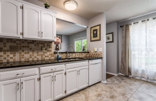 Overland Park Casa | Impresionante lugar familiar para sus vacaciones en el área de KC.