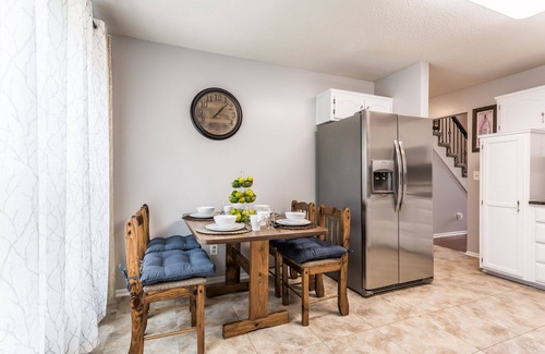 Overland Park Casa | Impresionante lugar familiar para sus vacaciones en el área de KC.