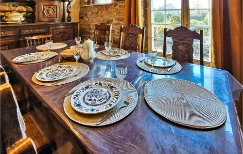 Saint-Brice-de-Landelles Casa | Awesome Home In Saint-Brice-De-Landell