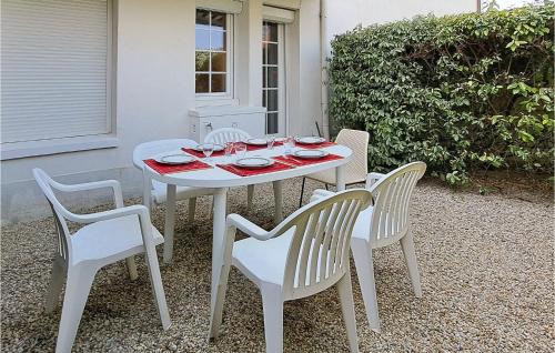 Benerville-sur-Mer Casa | Awesome Home In Benerville-Sur-Mer